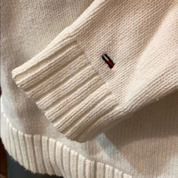 SALE!! Tommy Hilfiger flag sweater. 6 - Picture 4 of 8